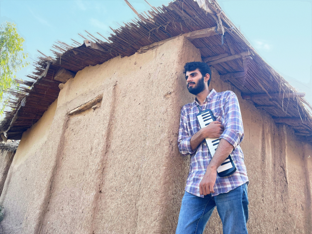 Ashir Singer: The Pakistani Vocalist Causing Ripples with His Latest Songs